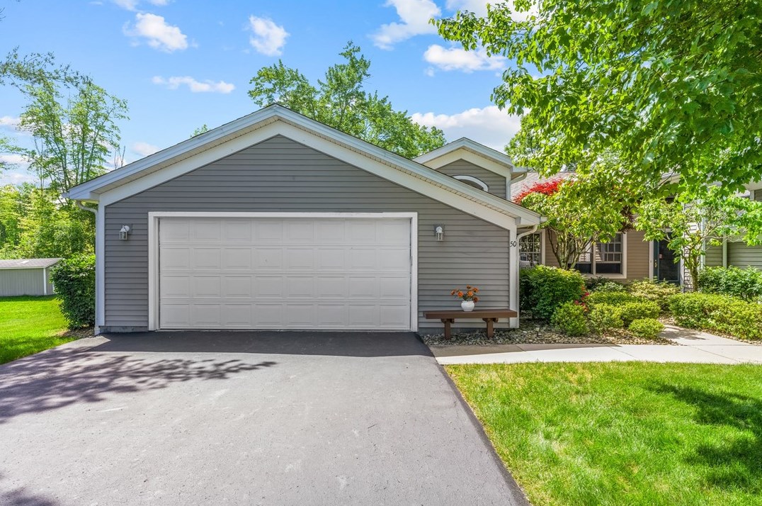 50 Golfwood Dr, Hermitage PA  16148-3954 exterior