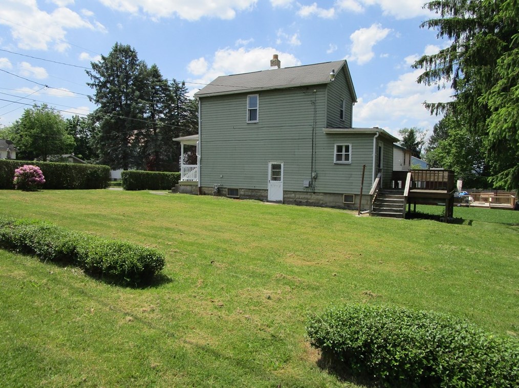 1124 Webster St, Hermitage, PA 16121-1232
