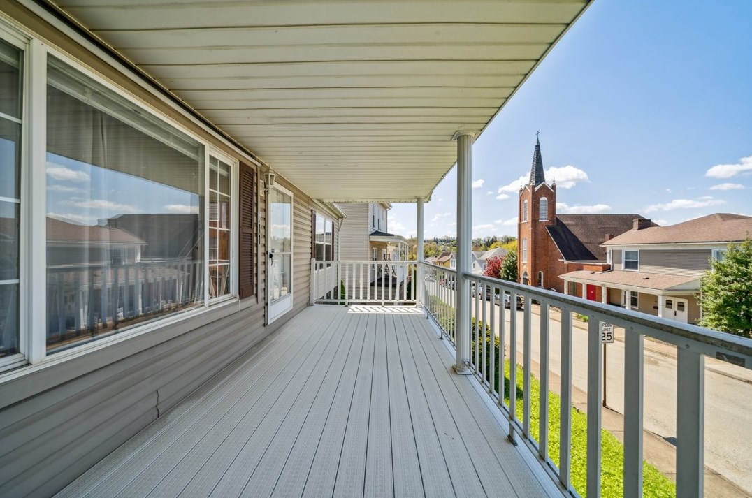 611 Chestnut St, North Huntingdon, PA 15642-3535