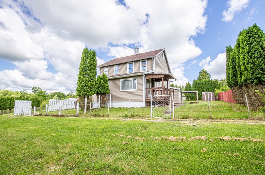 438 1st St, Lamberton, PA 15458-1318