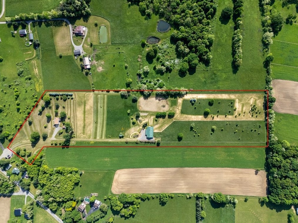 752 Lancaster Rd, Fombell, PA 16123-1722