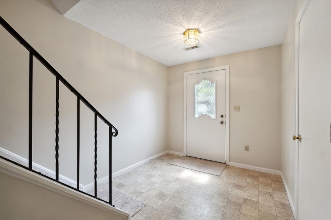 660 Woodcrest Dr, Pittsburgh, PA 15205-1522