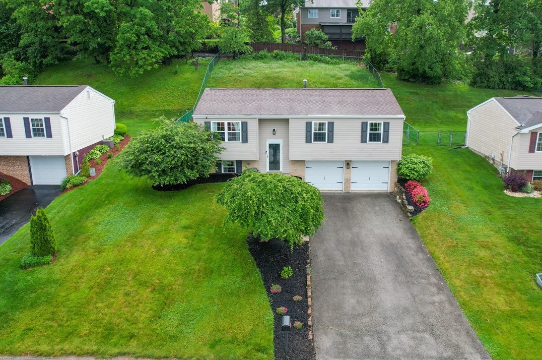 233 Bonita Dr, Greensburg, PA 15601-4921