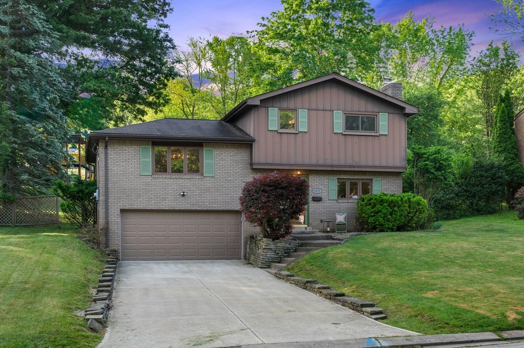 3499 Ashland Dr, Bethel Park, PA 15102-1469