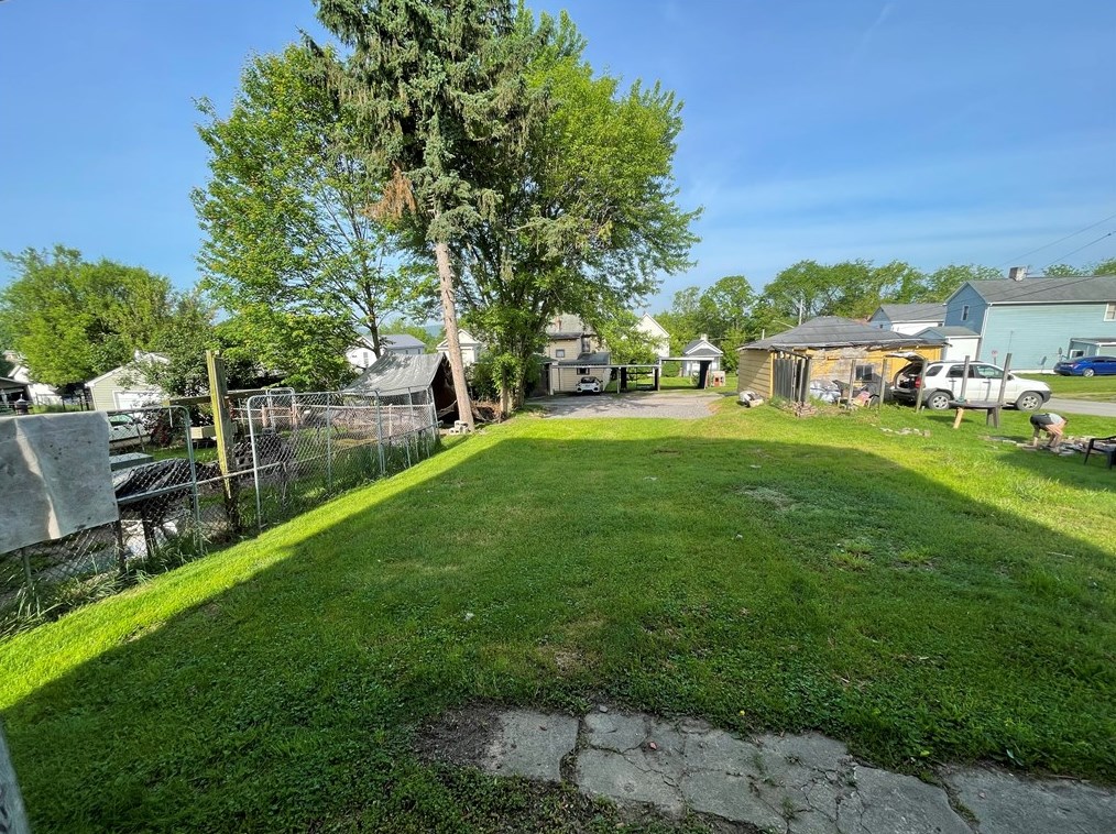 620 Ray St, New Castle, PA 16101-4258