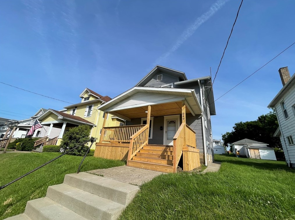 1049 Adams St, New Castle, PA 16101