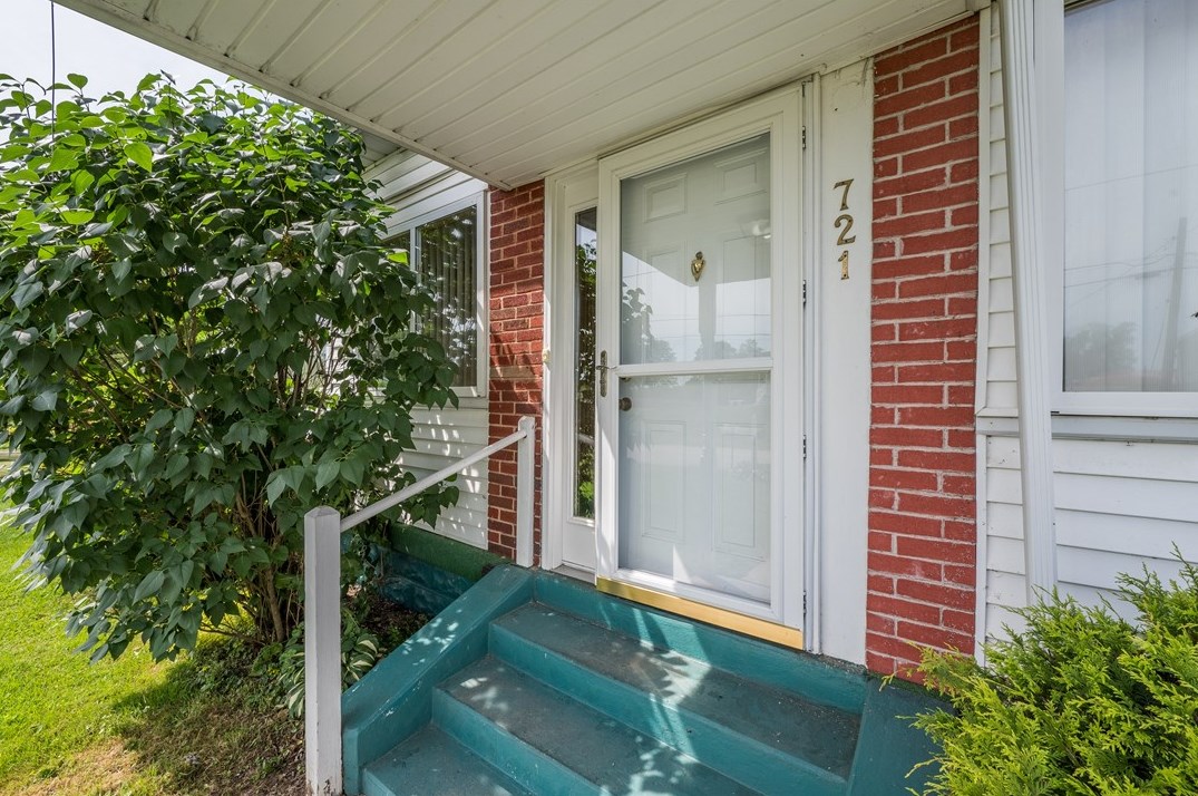 721 Crucible Rd, Rices Landing, PA 15357