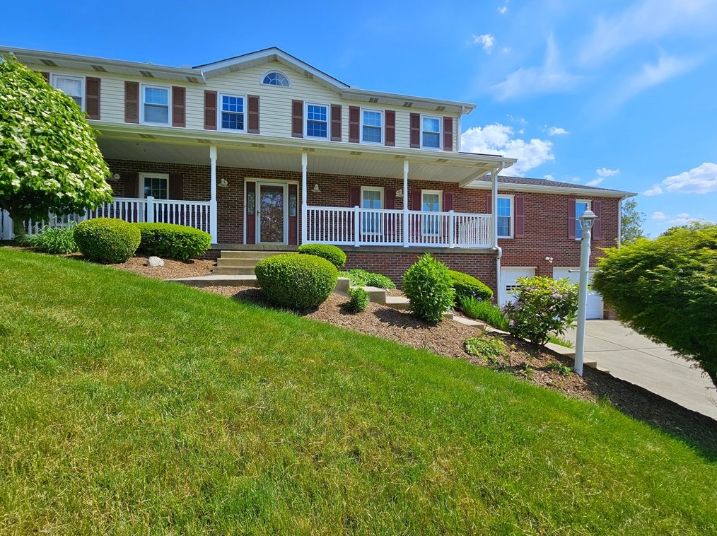 617 Preferred Dr, Washington, PA 15301-8106