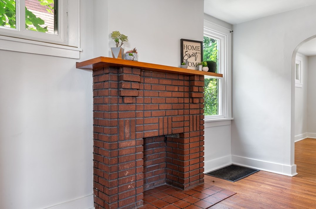 7914 Newmeyer St, Pittsburgh PA 15218-1828 exterior