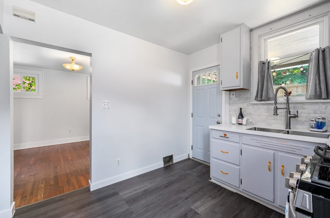 7914 Newmeyer St, Pittsburgh PA 15218-1828 exterior