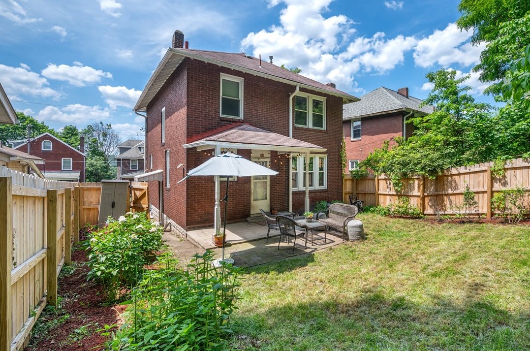 7914 Newmeyer St, Pittsburgh PA 15218-1828 exterior