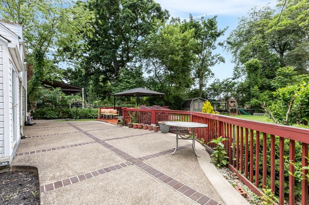 4518 Brownsville Rd, Pittsburgh, PA 15236-1910