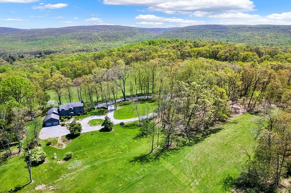 137 Mccreery Dr, New Florence, PA 15944