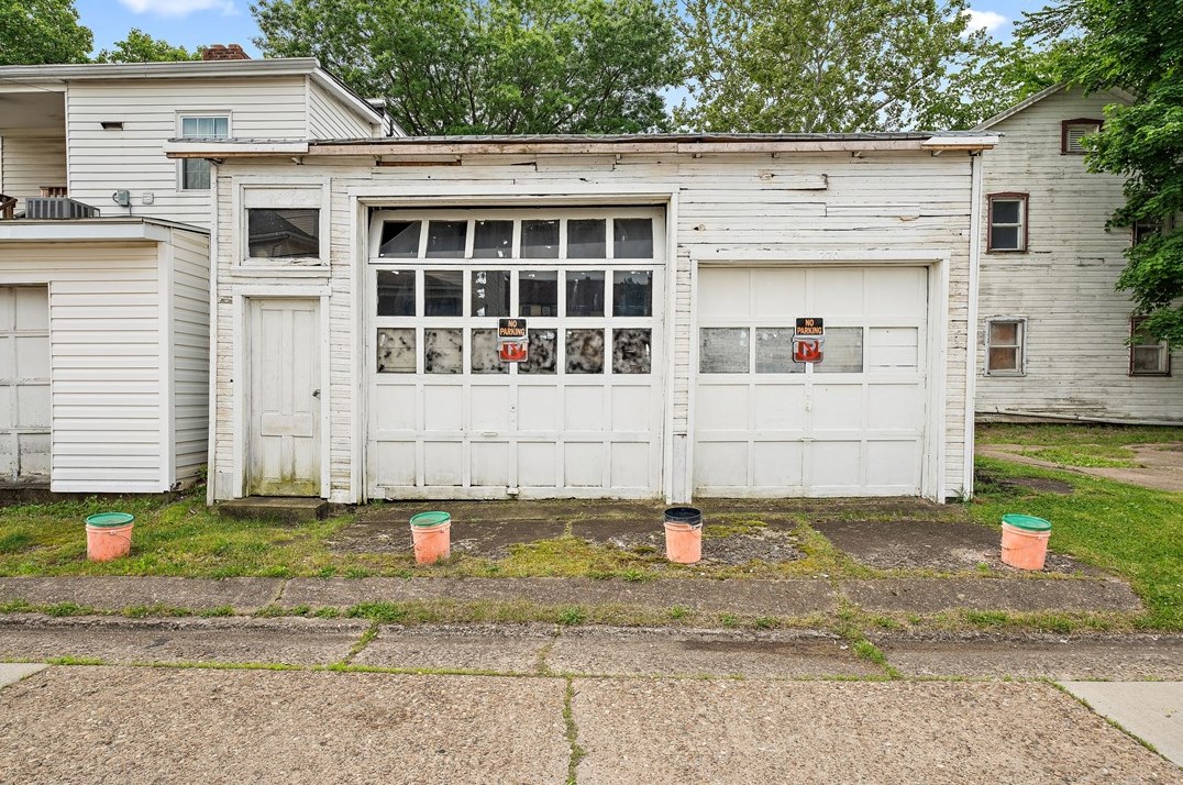 271 14th St, Ambridge PA 15003-4202 exterior