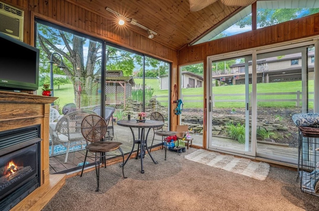 10 Calhoun Rd, Elizabeth, PA 15037