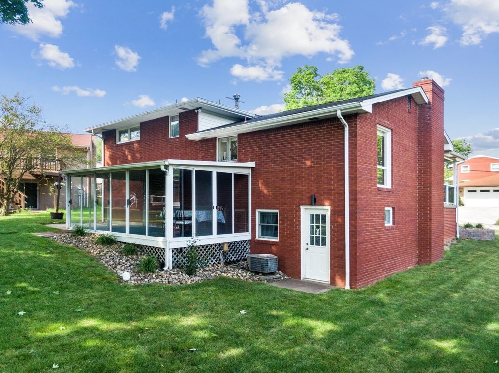 107 Stanton Dr, New Stanton, PA 15672
