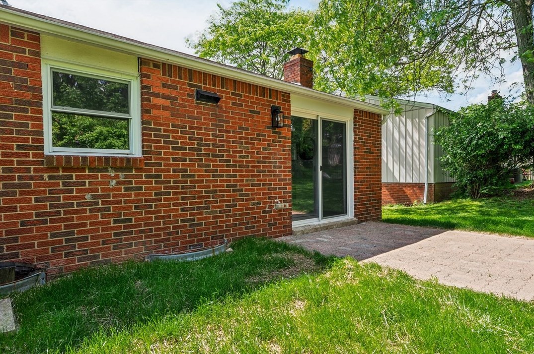 645 Carnival Dr, Pittsburgh PA 15239-2628 exterior