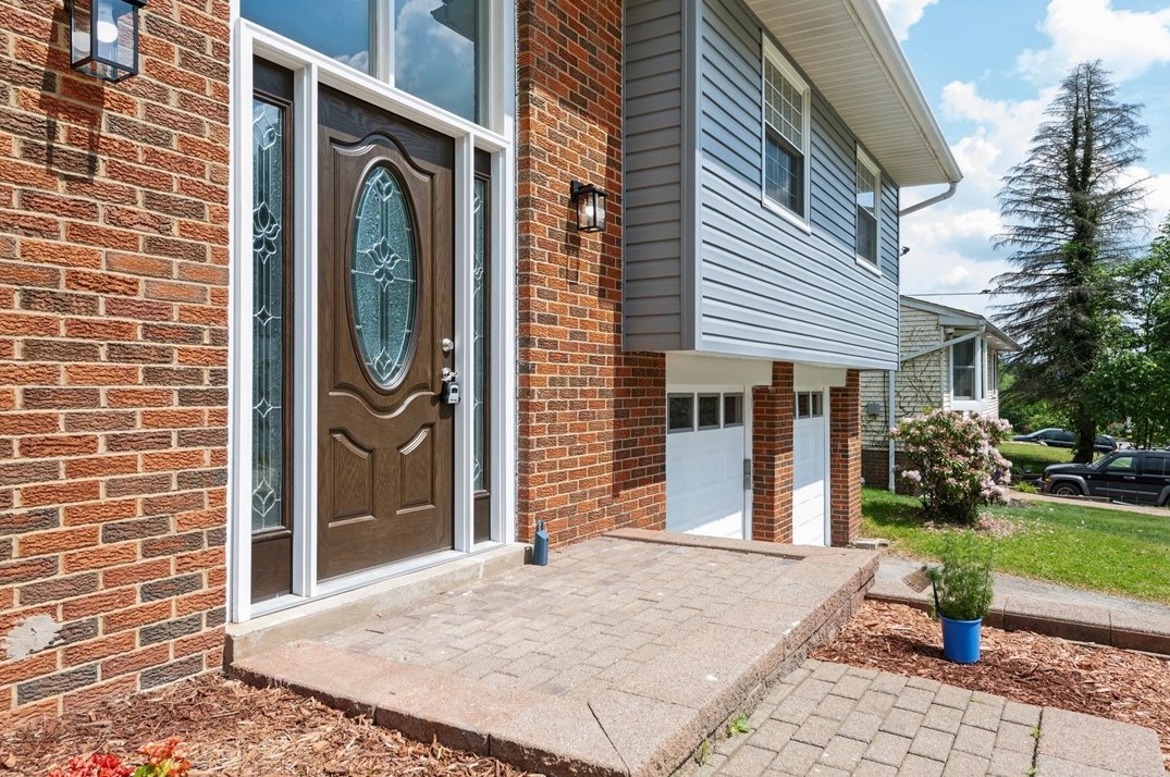 645 Carnival Dr, Pittsburgh PA 15239-2628 exterior