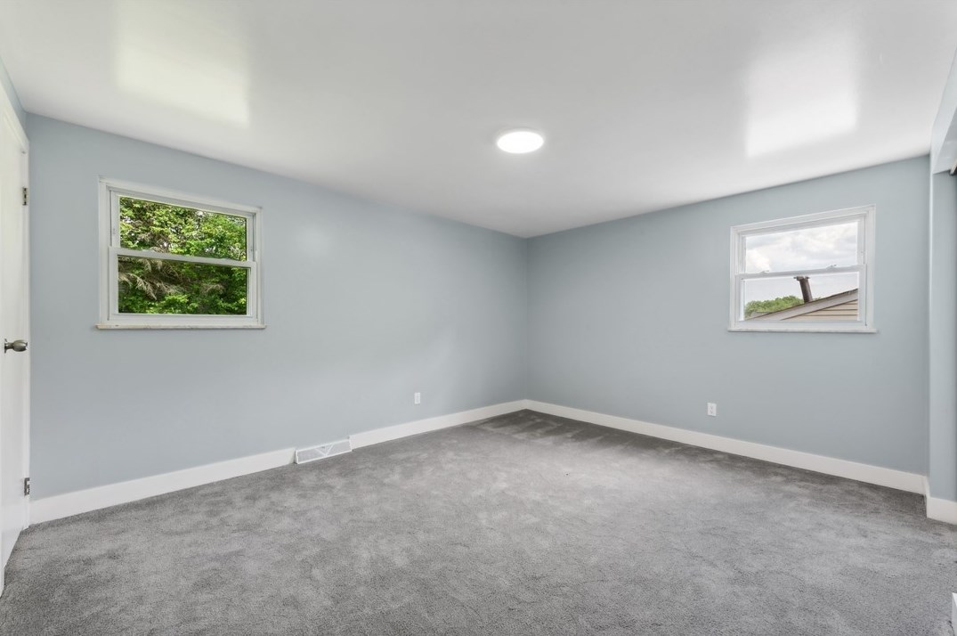 645 Carnival Dr, Pittsburgh PA 15239-2628 exterior