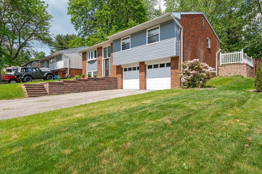 645 Carnival Dr, Pittsburgh PA 15239-2628 exterior