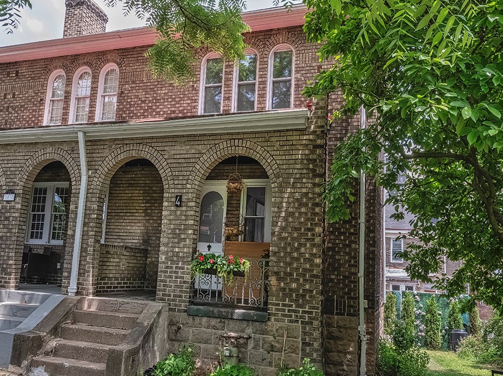 5552 Beacon St, Pittsburgh PA  15217-1905 exterior