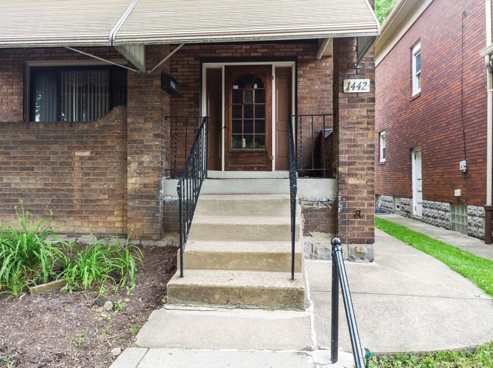 1442 Davis Ave, Pittsburgh, PA 15212-1837