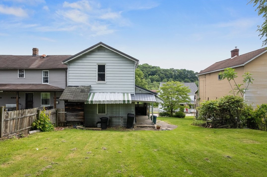 205 2nd St, Leechburg, PA 15656