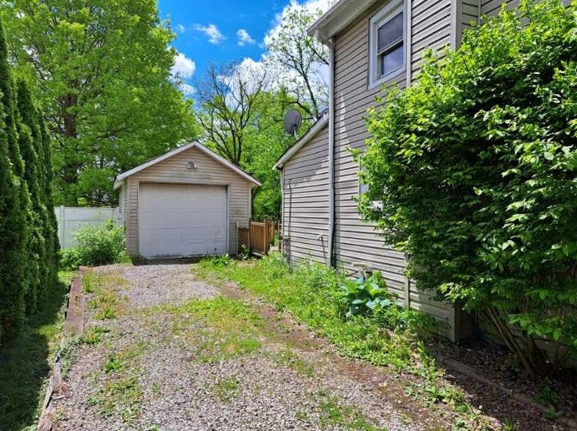 240 Beaver St, Mercer, PA 16137-1062