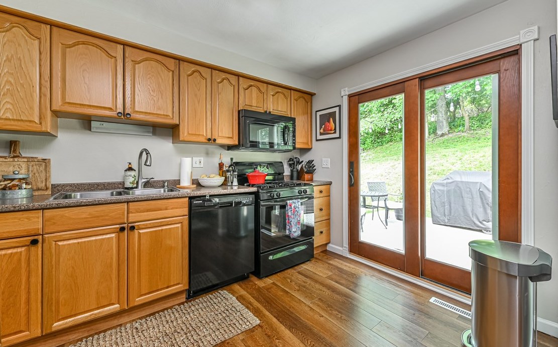 149 Willowood Dr, Pittsburgh, PA 15214-1451