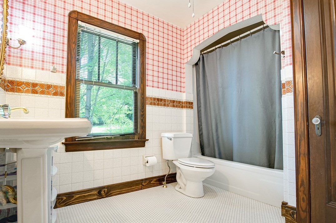 810 Grant St, Houston PA  15342-1335 exterior