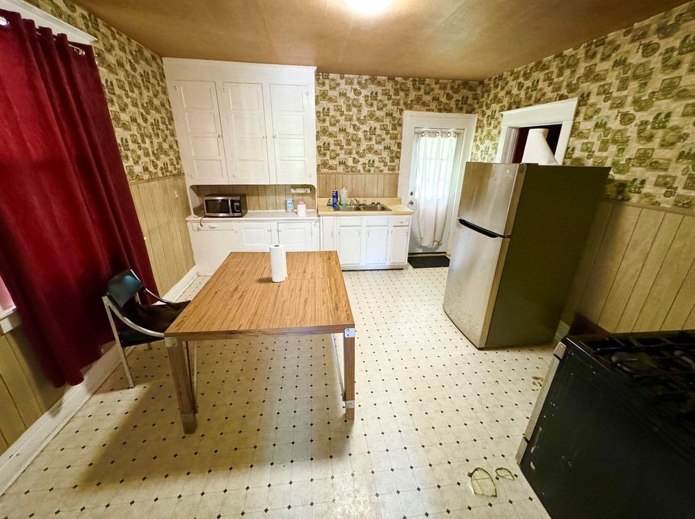 769 Cedar Ave, Hermitage, PA 16146-2523