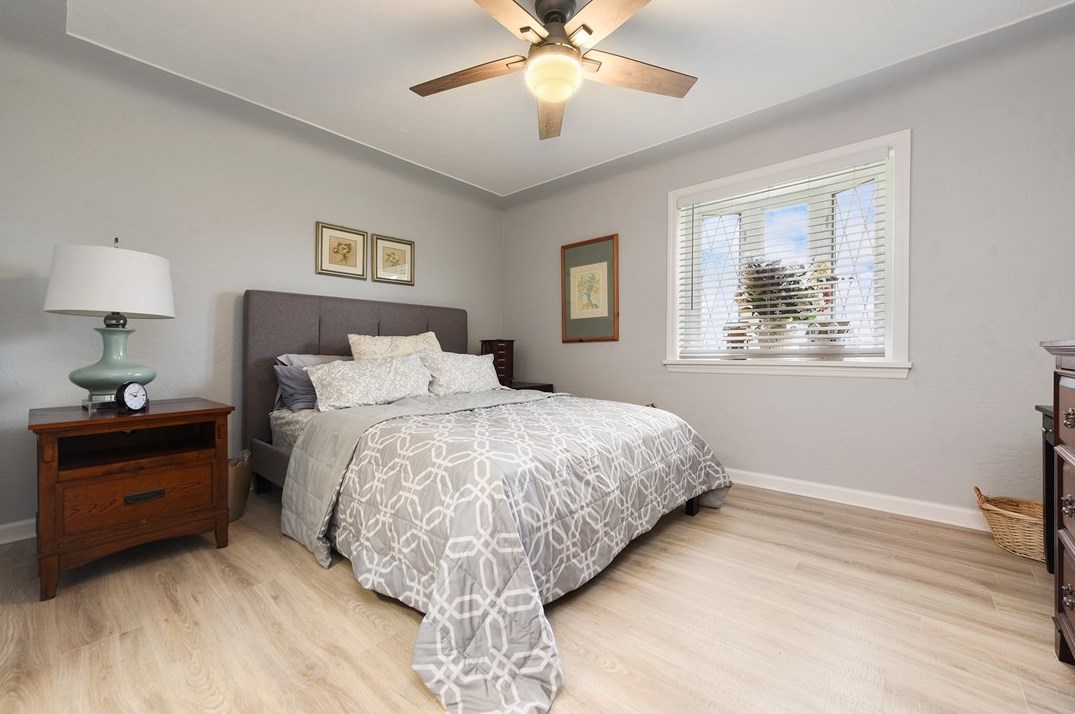 127 Horseshoe Dr, Mckeesport PA  15131-3221 exterior