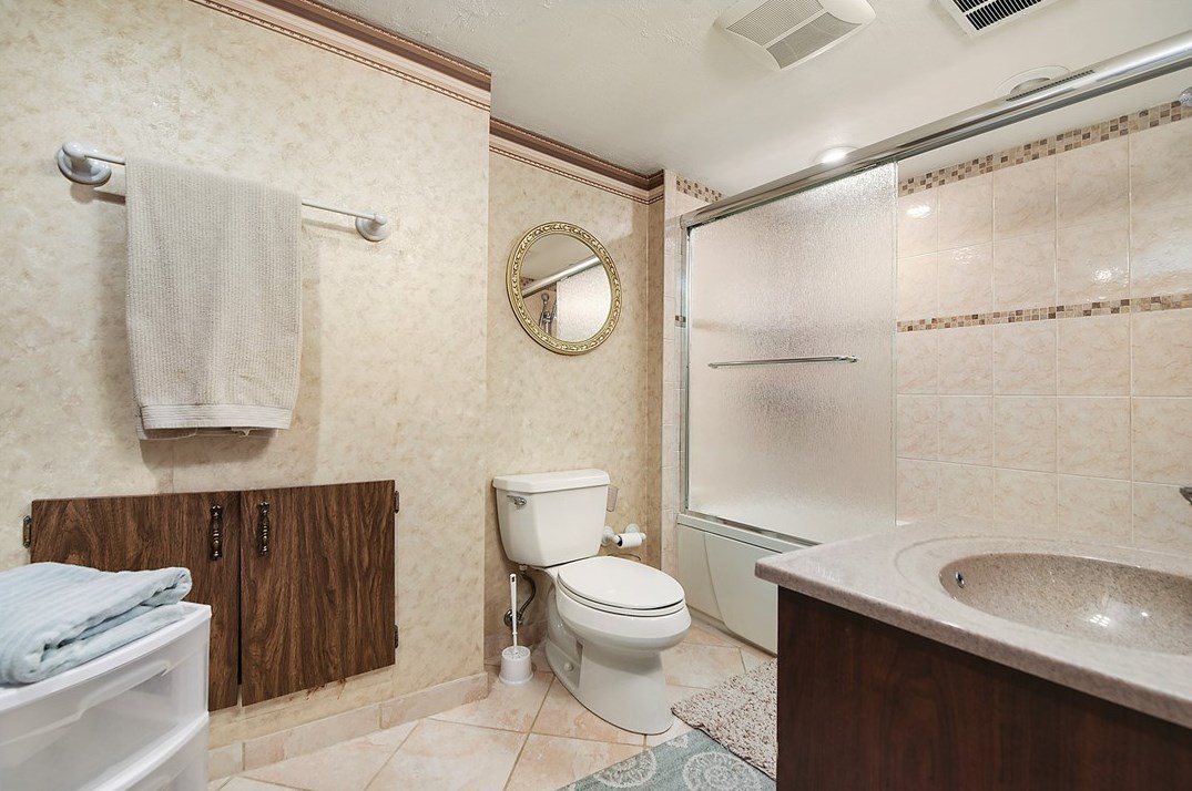 127 Horseshoe Dr, Mckeesport PA  15131-3221 exterior