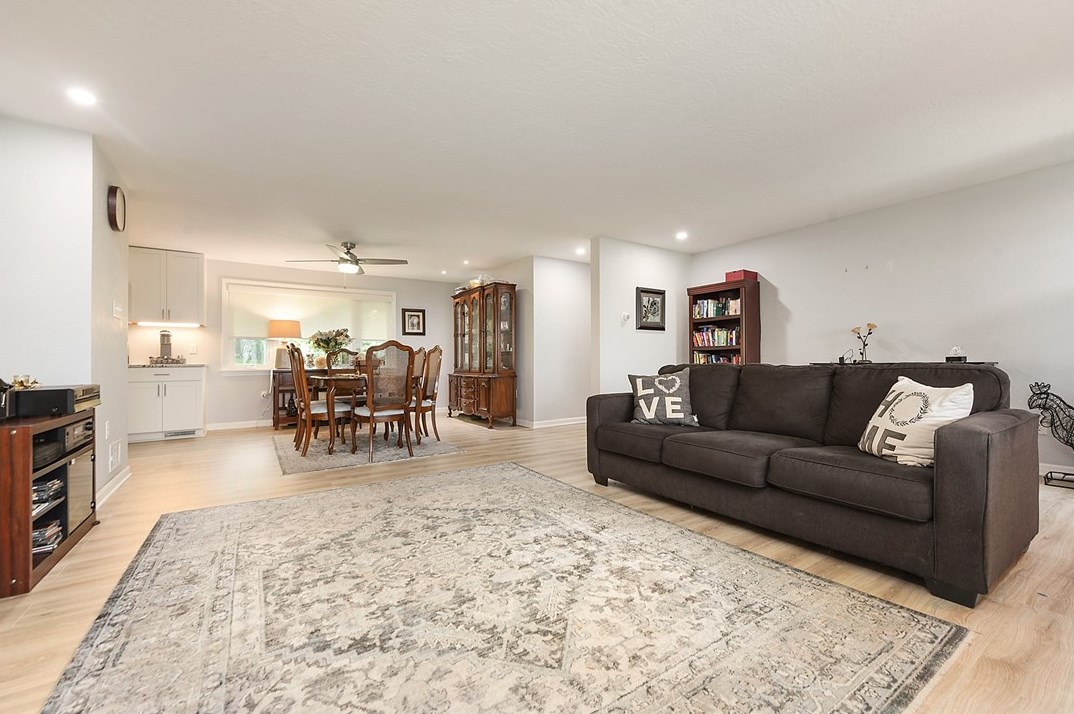 127 Horseshoe Dr, Mckeesport PA  15131-3221 exterior