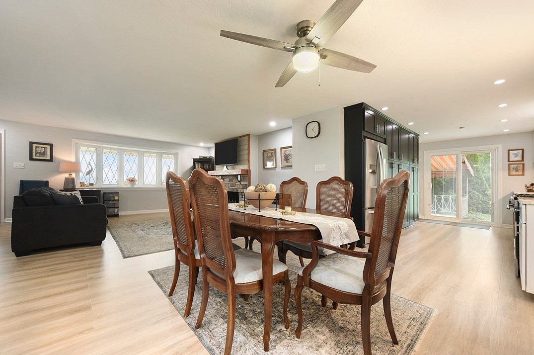 127 Horseshoe Dr, Mckeesport PA  15131-3221 exterior