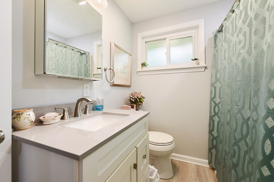 127 Horseshoe Dr, Mckeesport PA  15131-3221 exterior