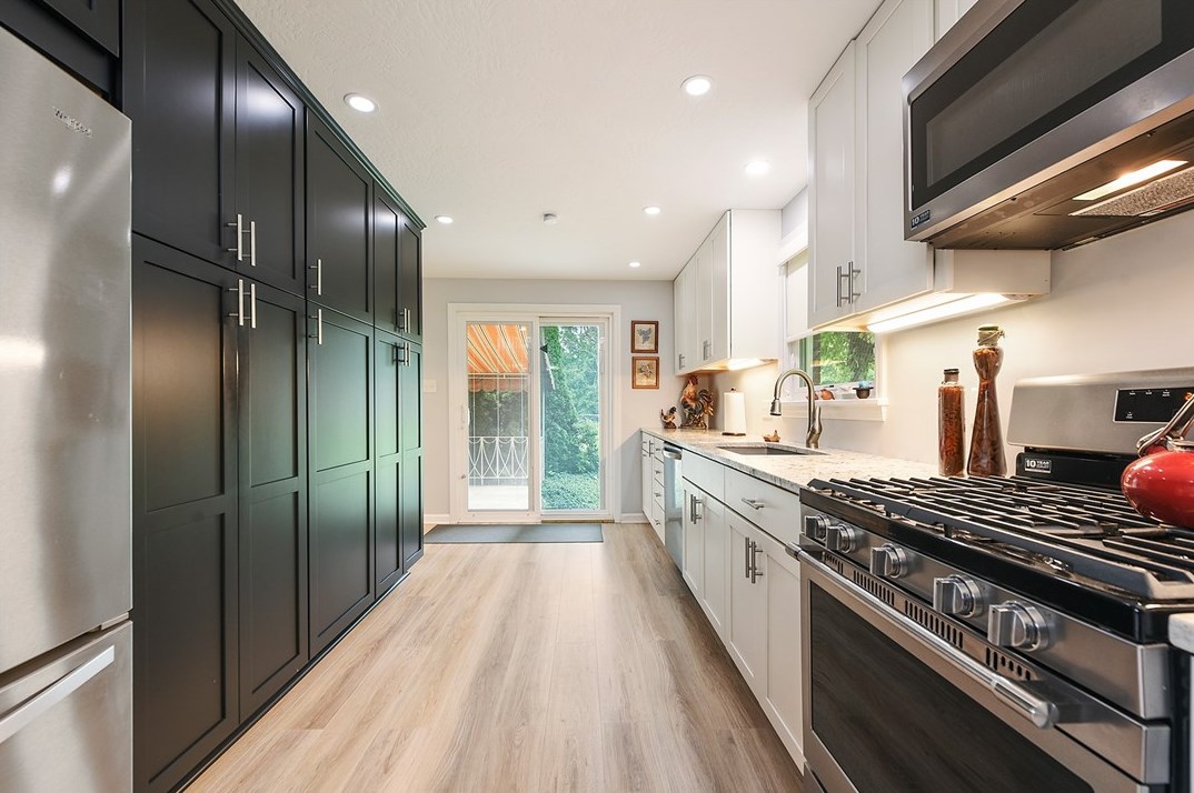 127 Horseshoe Dr, Mckeesport PA  15131-3221 exterior