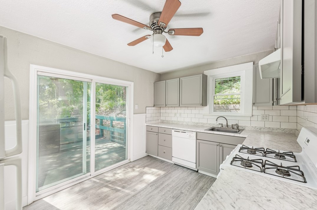 718 Maytide St, Pittsburgh PA  15227-1733 exterior