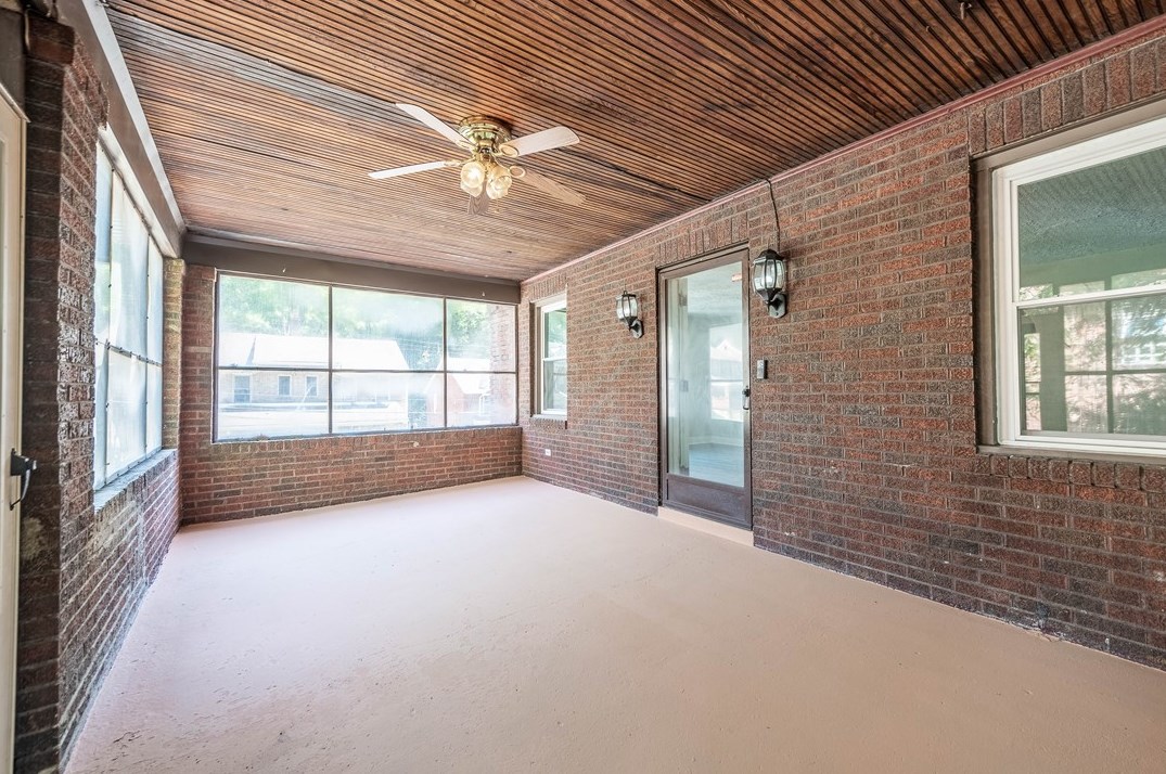 718 Maytide St, Pittsburgh PA  15227-1733 exterior