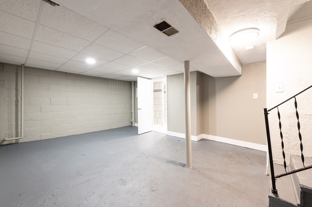 718 Maytide St, Pittsburgh PA  15227-1733 exterior