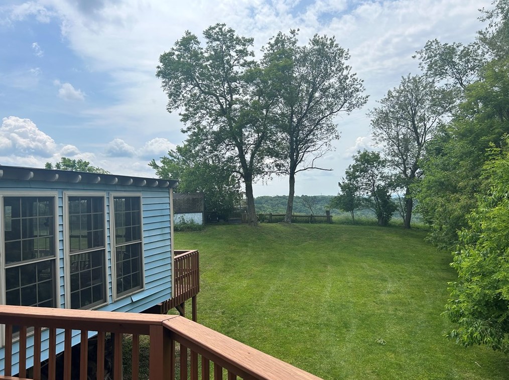 185 Kruest Dr, Freedom PA 15042-2735 exterior