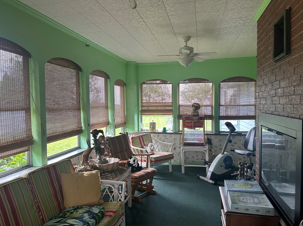 185 Kruest Dr, Freedom PA 15042-2735 exterior