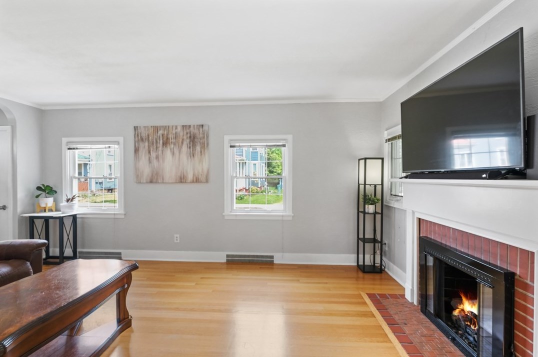 33 Thayer St, Washington, PA 15301-3628