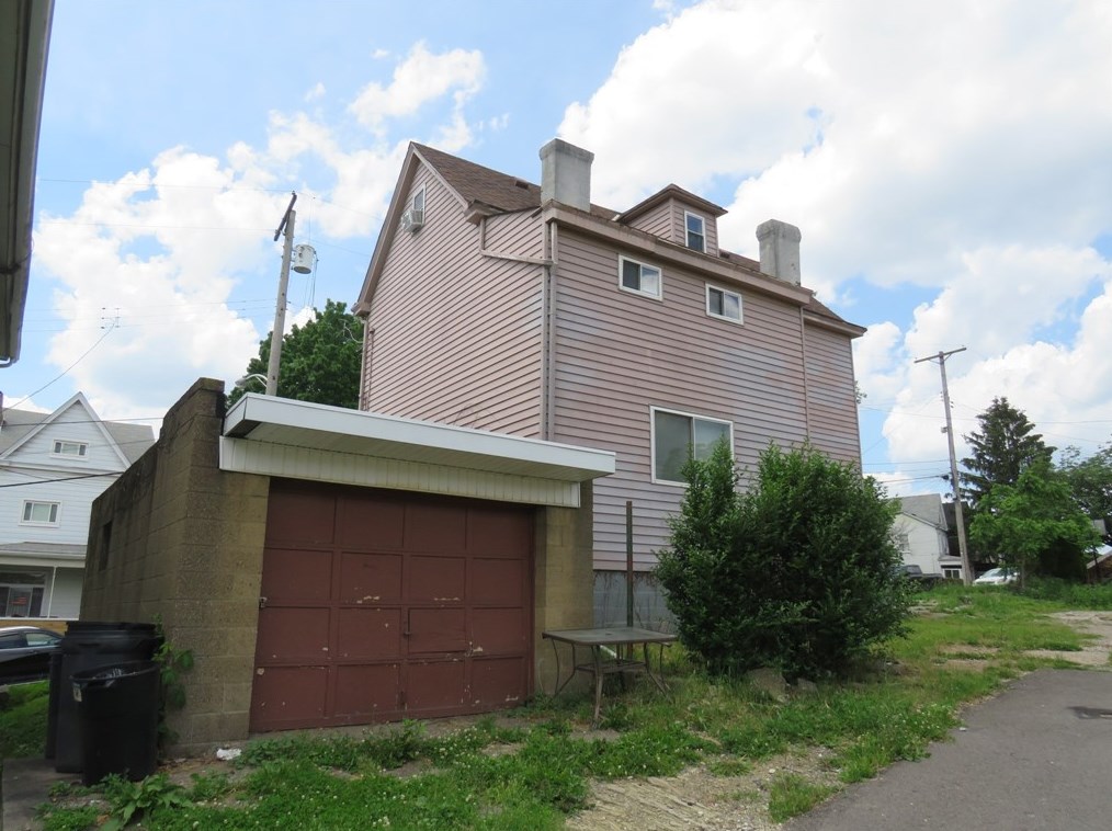 222 Moye Pl, Pittsburgh, PA 15210