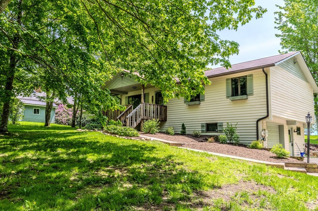 285 S Shore Trail, Central City, PA 15926