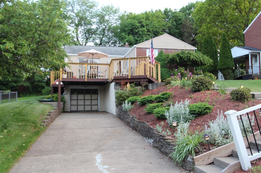 1230 Bingay Dr, Pittsburgh, PA 15237-6226