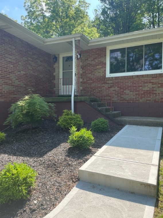 208 Maplewood Dr, Canonsburg, PA 15317