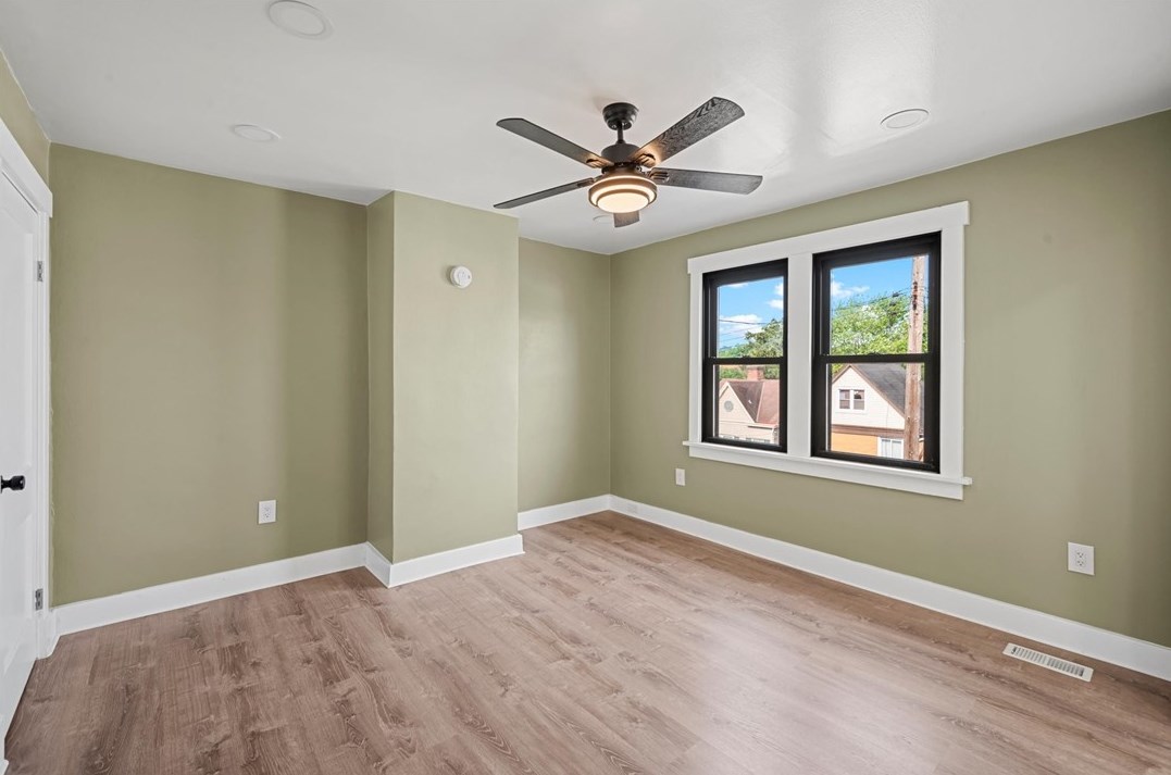 635 Southern Ave, Pittsburgh PA 15211-1945 exterior