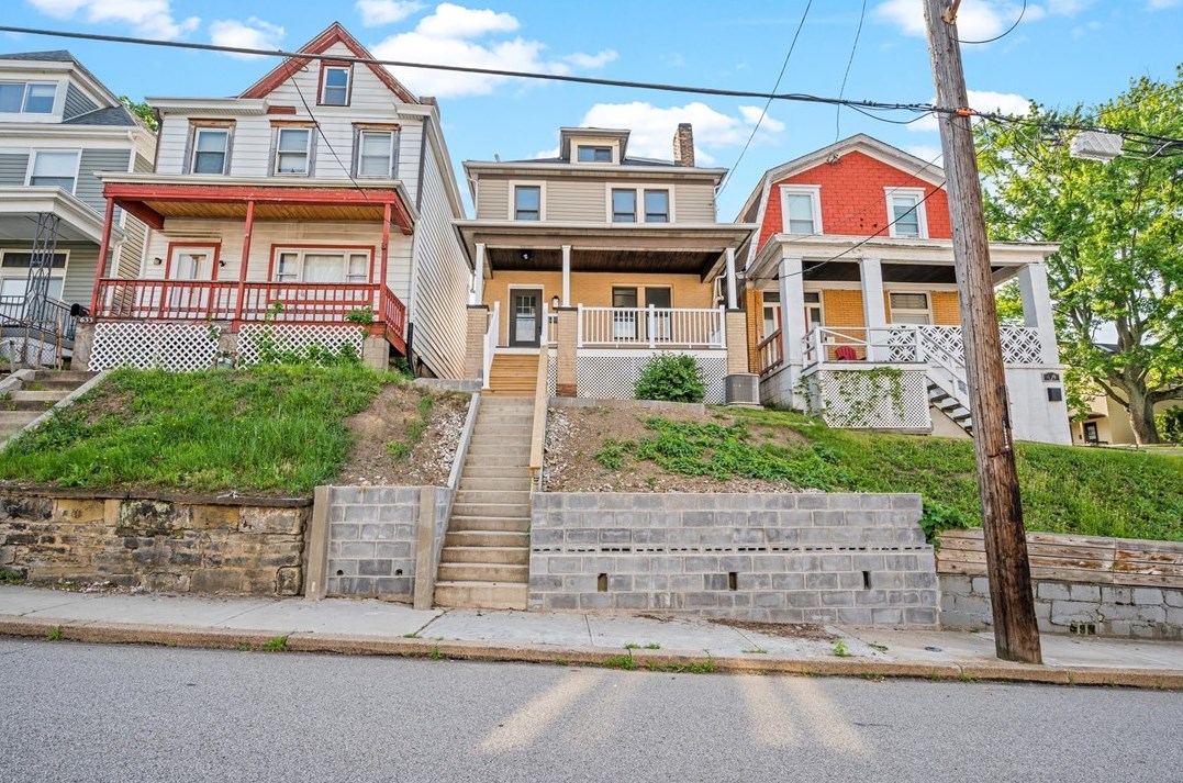 635 Southern Ave, Pittsburgh PA 15211-1945 exterior
