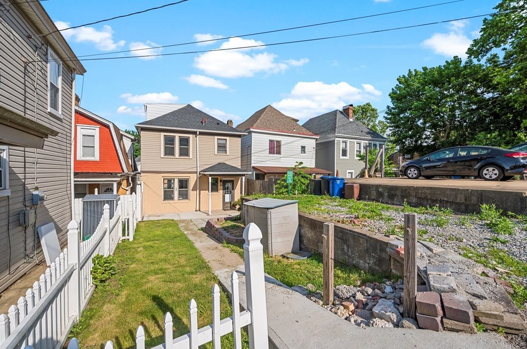 635 Southern Ave, Pittsburgh PA 15211-1945 exterior